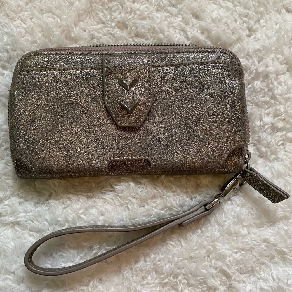 Stella & Dot Madison Tech (Phone) Wallet in Brushed Metallic - Picture 1 of 4